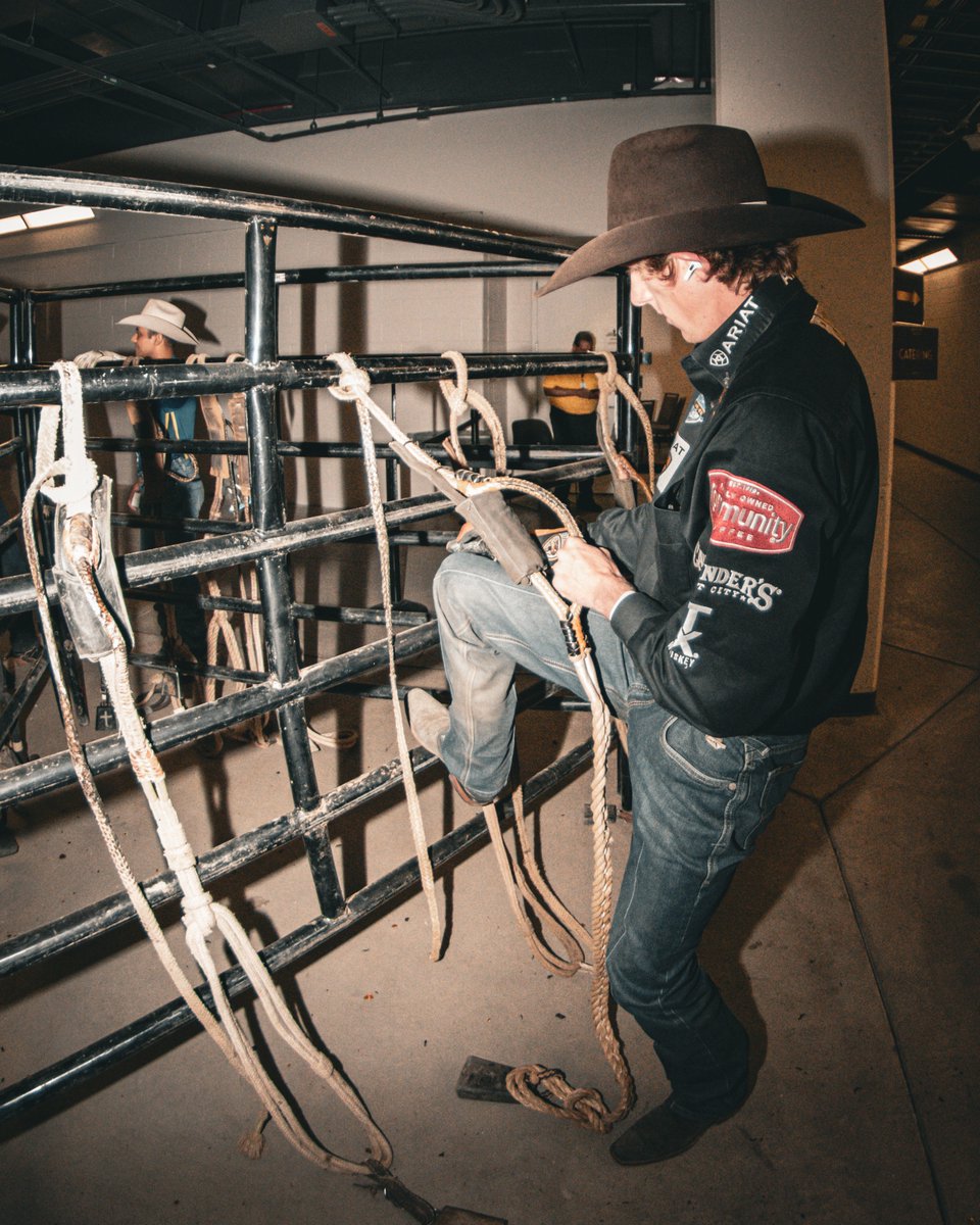 PBR's tweet image. Locker room flicks πΈ
π¨ ππππ ππππππ ππππππππ πππ π β‘οΈ 8PM MT