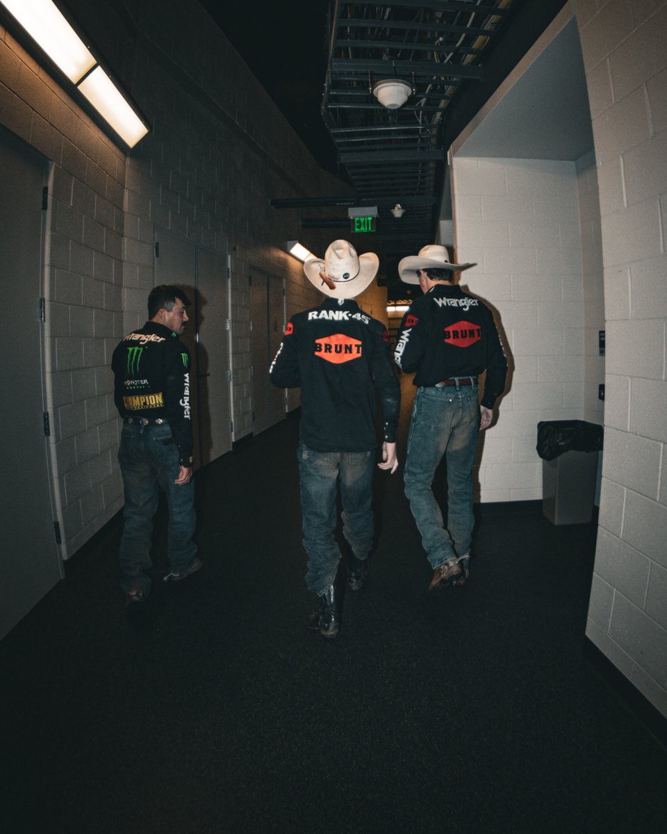 PBR's tweet image. Locker room flicks πΈ
π¨ ππππ ππππππ ππππππππ πππ π β‘οΈ 8PM MT