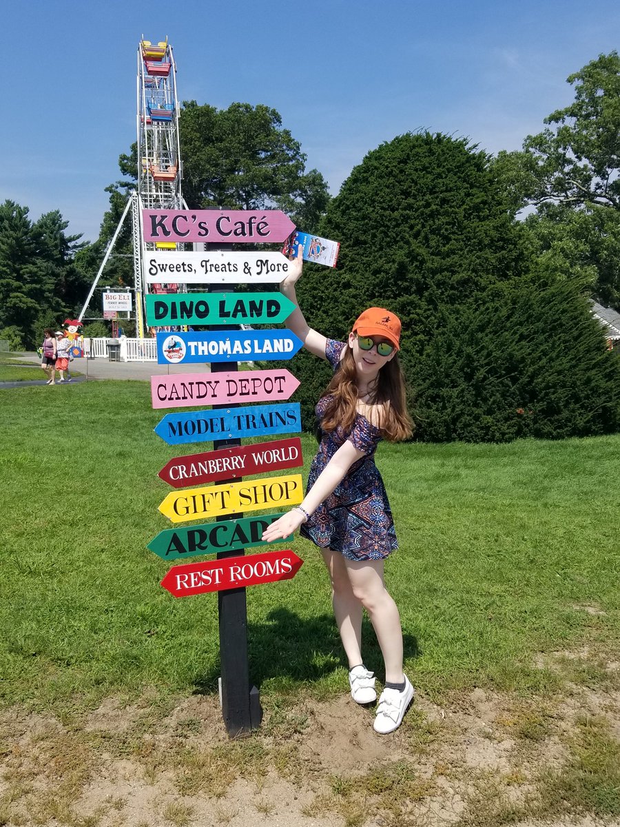 I've just learned something pretty sad. Edaville, a cranberry-themed theme park I went to back in 2018, closed forever a few months ago. So I went to round up what photos I had of it