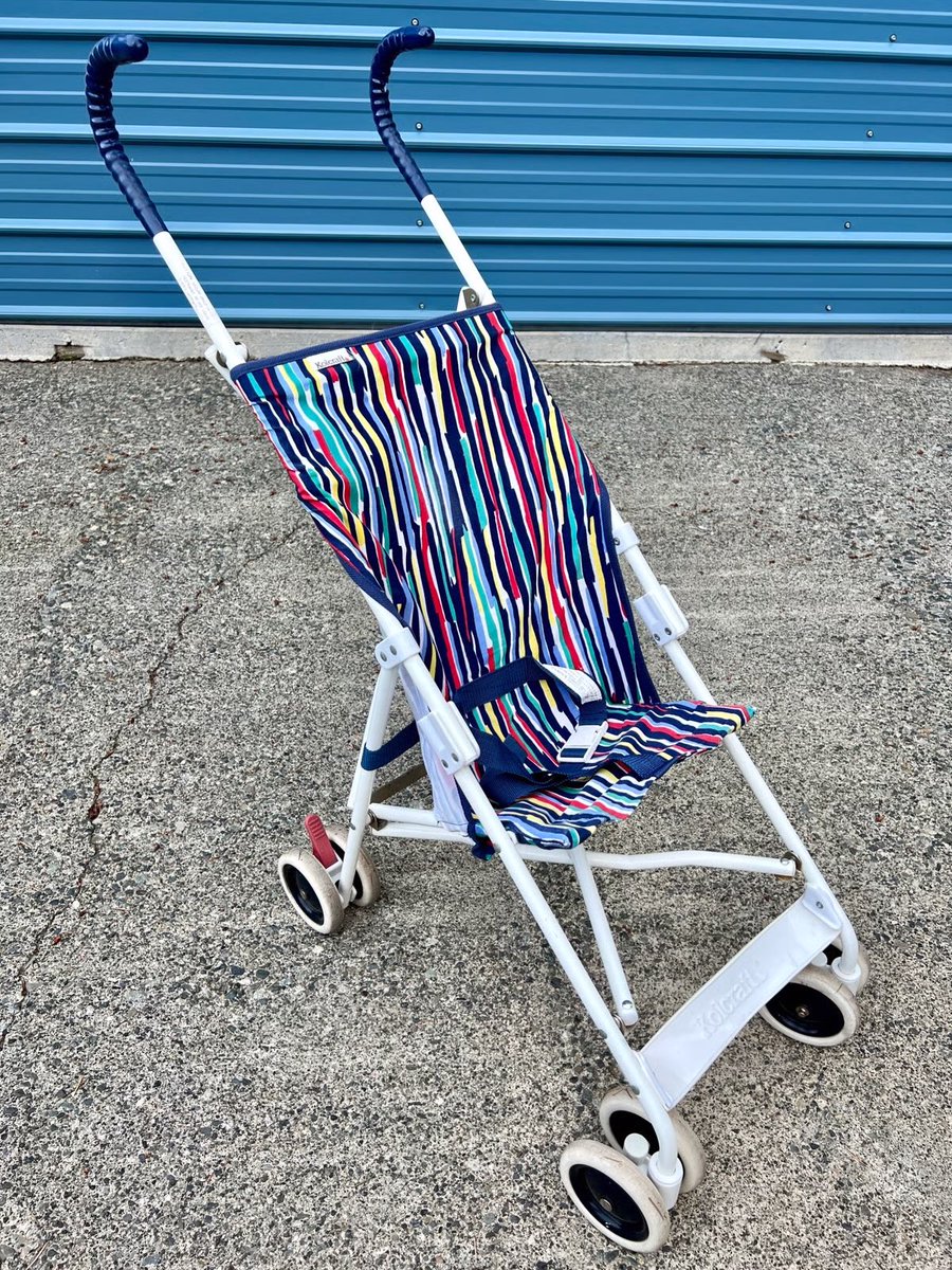 KassyAkiva's tweet image. I don’t understand why people are so snobby about the name brand fancy strollers. I remember growing up with this thing: