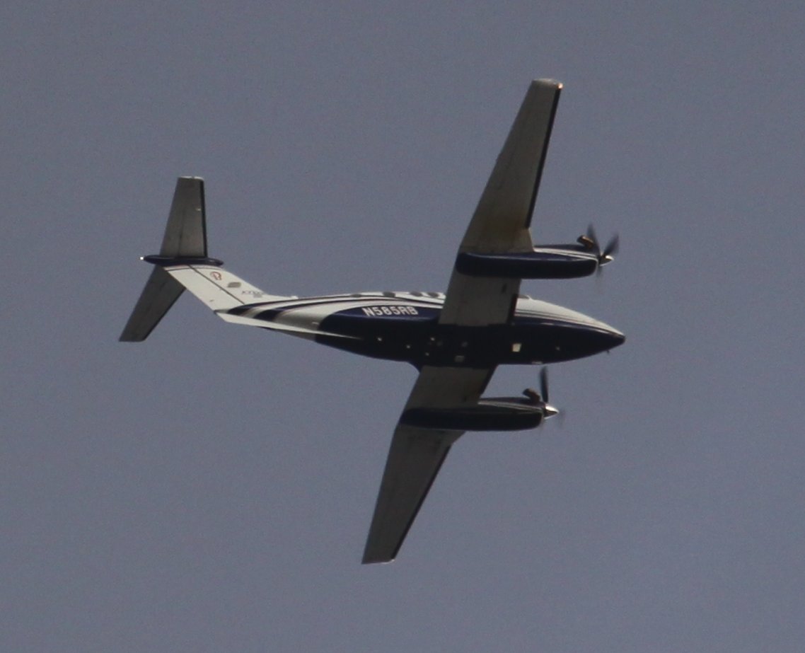jersnav's tweet image. N585RB as it flew over midtown Tucson about 30 min ago. Two years ago we saw this plane in its hanger in Safford, AZ (Here's cockpit photo we got then). I think it's primarily a medivac plane.