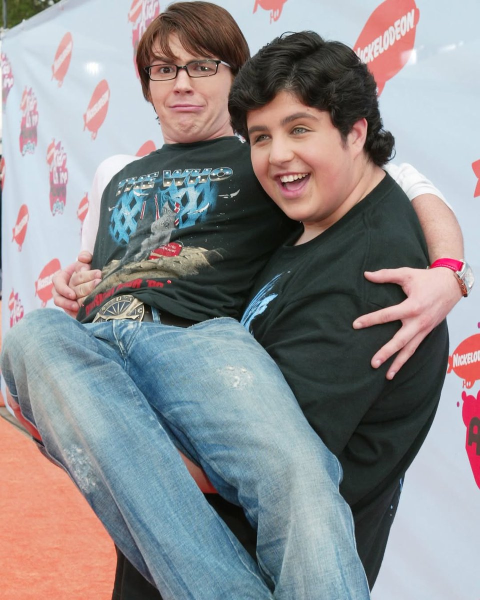 Complex's tweet image. Drake Bell speaks out on Nickelodeon stars not receiving residuals
He recently spoke on a podcast about ‘Drake and Josh’ streaming on various platforms but him making no money from it and struggling to pay rent
The show is now streaming on Netflix but Drake Bell and his…