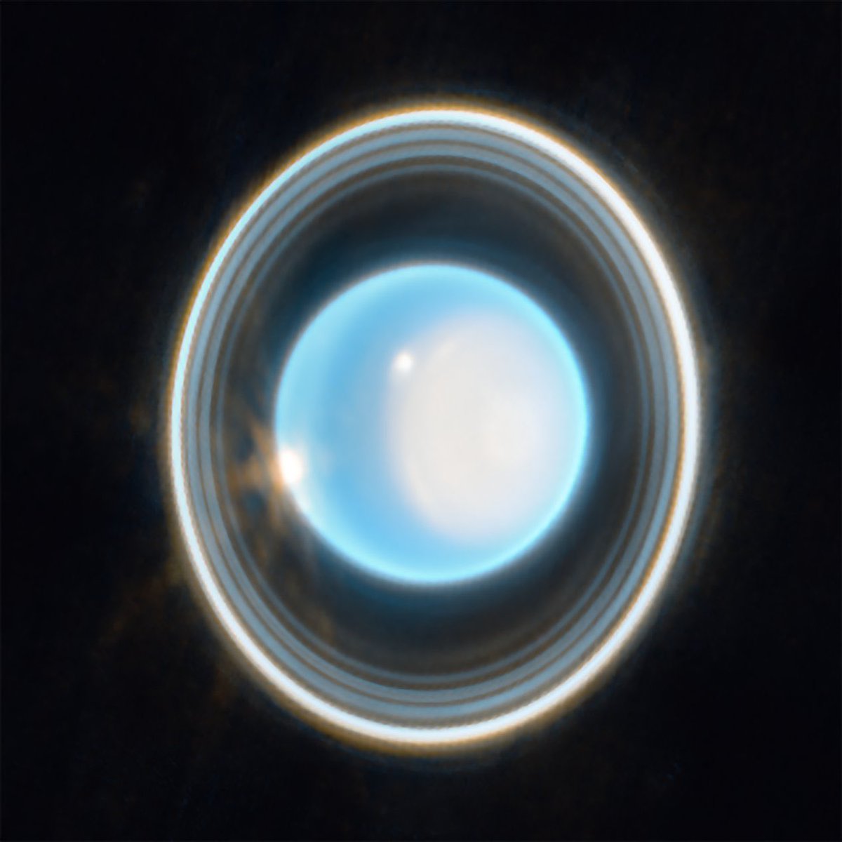 digijordan's tweet image. NASA released this image of Uranus today.
It’s a planet.
It’s DEFINITELY NOT a portal.