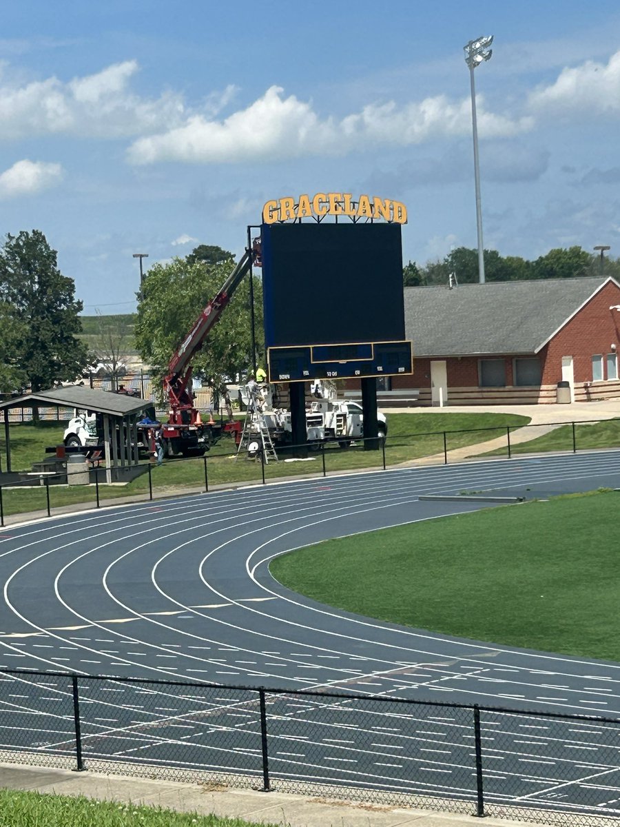 CoachRoss_FB's tweet image. They better send extra bulbs for the home side of the scoreboard- cuz we are going to light that thing up.
#OnlyTheTough
Still need a couple late playmakers. We are always trying to get better
If you can score - get in touch asap. It’s notToo late, but it’s not for everyone