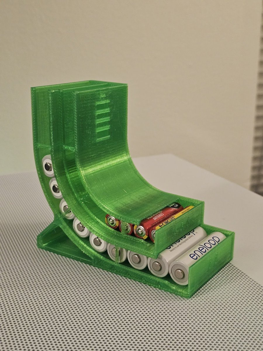 jatinkrmalik's tweet image. do you need a AA & AAA battery dispenser?❌
should you print one?✅