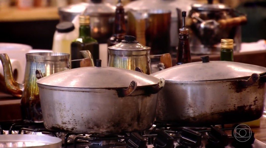 Itspedrito's tweet image. Os cozinheiros usando as panelas que tem aqui em casa #ChefDeAltoNível