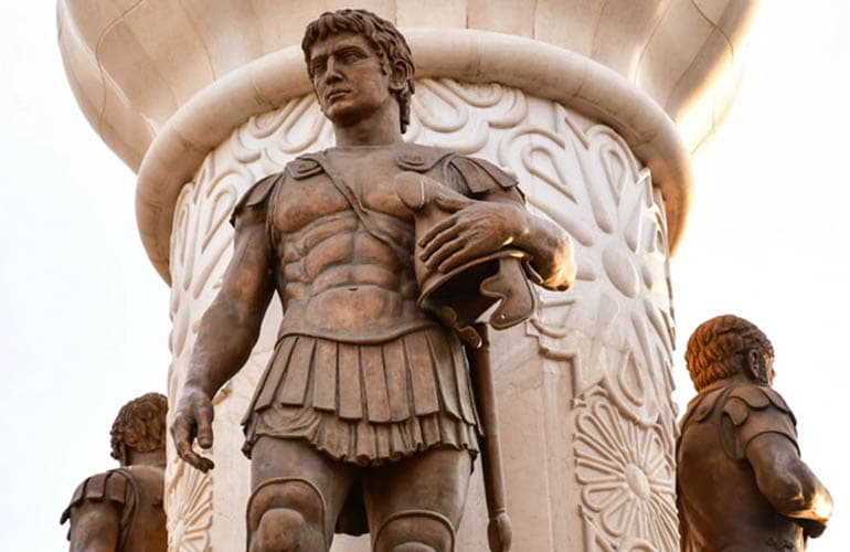 SeveriansScar's tweet image. Alexander the Great sealed the portal between worlds.
Medieval redditors reinterpreted this in the weakest way possible. And then it was forgotten.