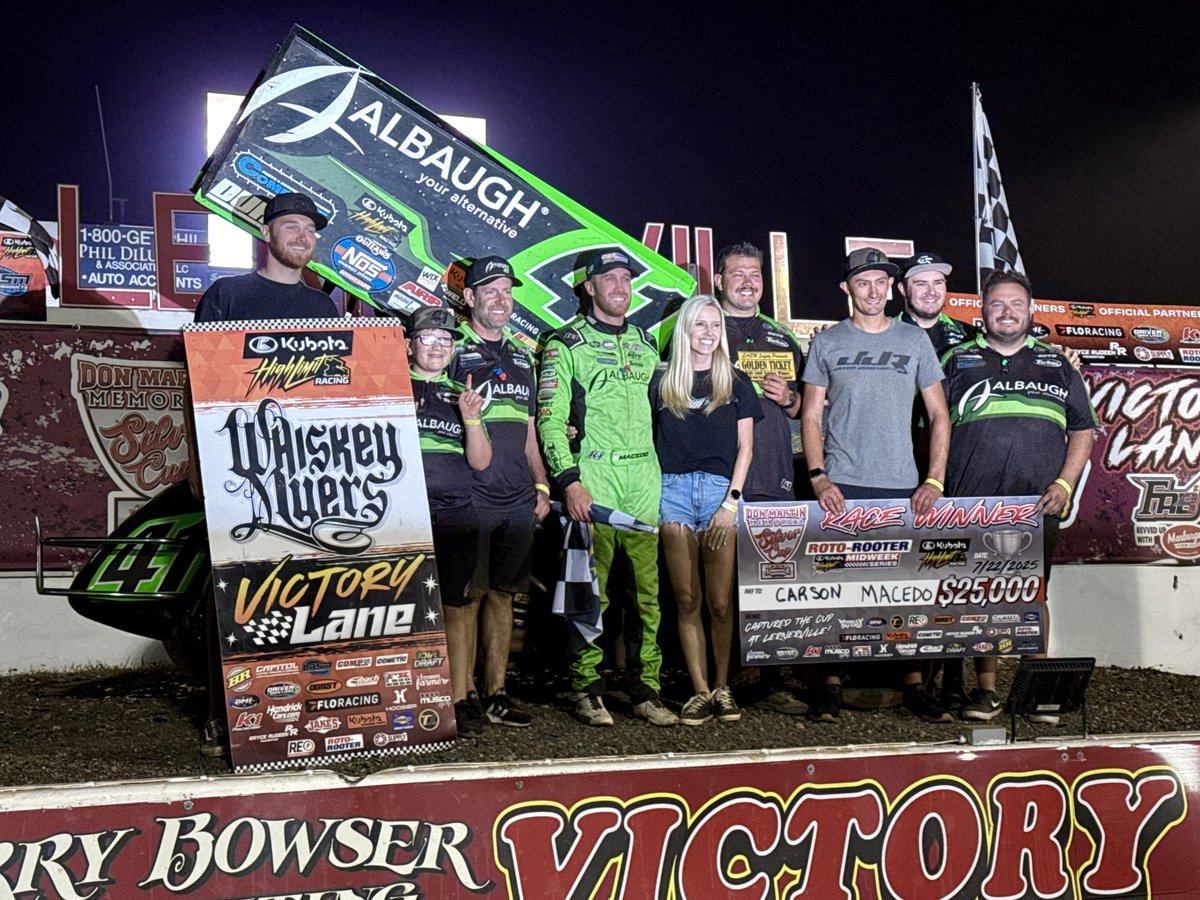 HighLimitRacing's tweet image. Welcome to @WhiskeyMyers Victory Lane, JJR!
@WorldofOutlaws star @Carson_Macedo adds a @Kubota_USA High Limit Racing win next to his 53 career WoO wins.
Phil Dietz, Robby McQuinn, Adam Zimmerman and the rest of the crew join to celebrate at @Lernerville.