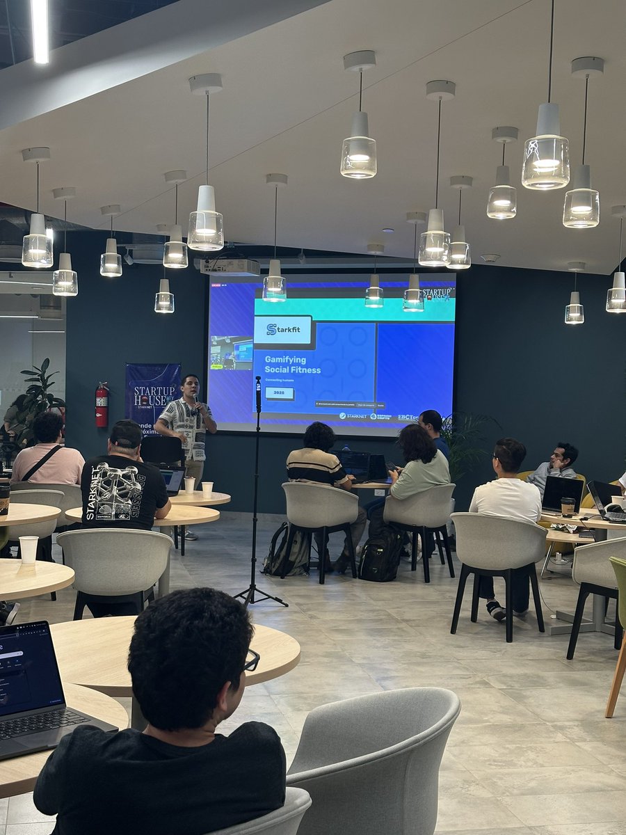 iRobZ23's tweet image. Dando cátedra @anthonysurfermx en la Startup House MTY @StarknetFndn @EspacioCripto #startuphousemty