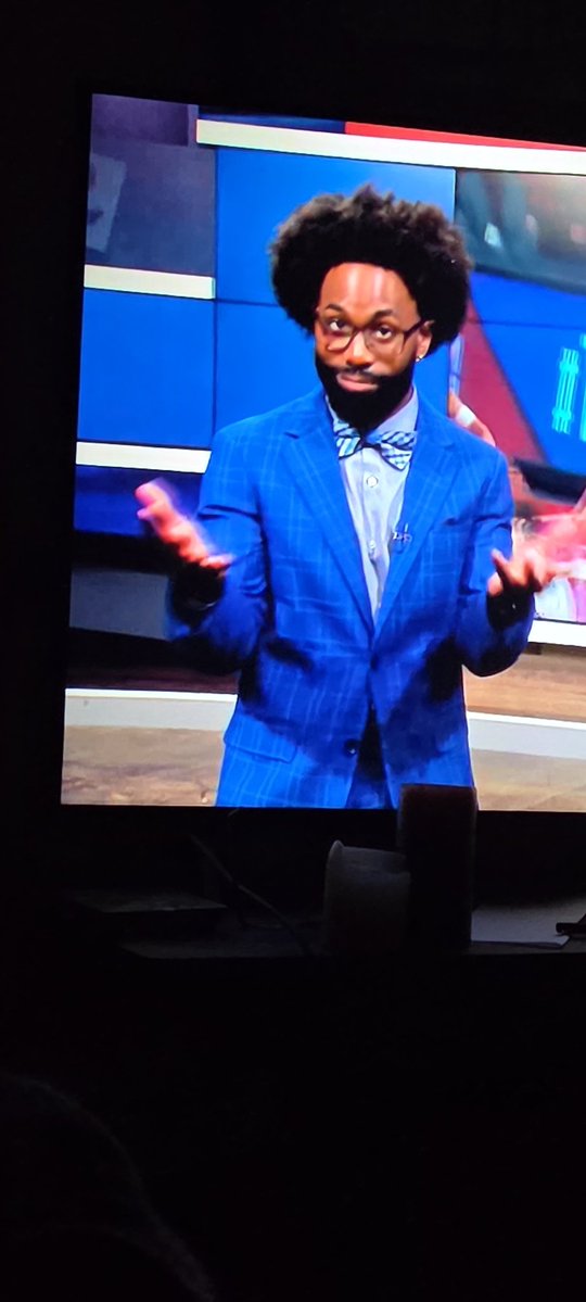 Ms_LilShadow's tweet image. I don't know who the sports dude is on my local ABC affiliate News Channel, but I fucking love him @KATUNews