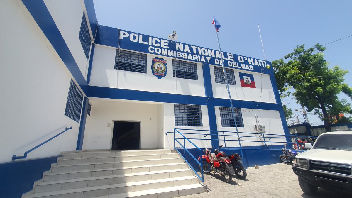 CristoDupouy's tweet image. The "Chanjman Bèl n ap fè l" project continues unabated thanks to the support of Canada @GAC_Corporate in the refurbishment of police stations in the Capital. The courage and determination of the Haitian National Police @pnh_officiel is essential in the fight against insecurity…