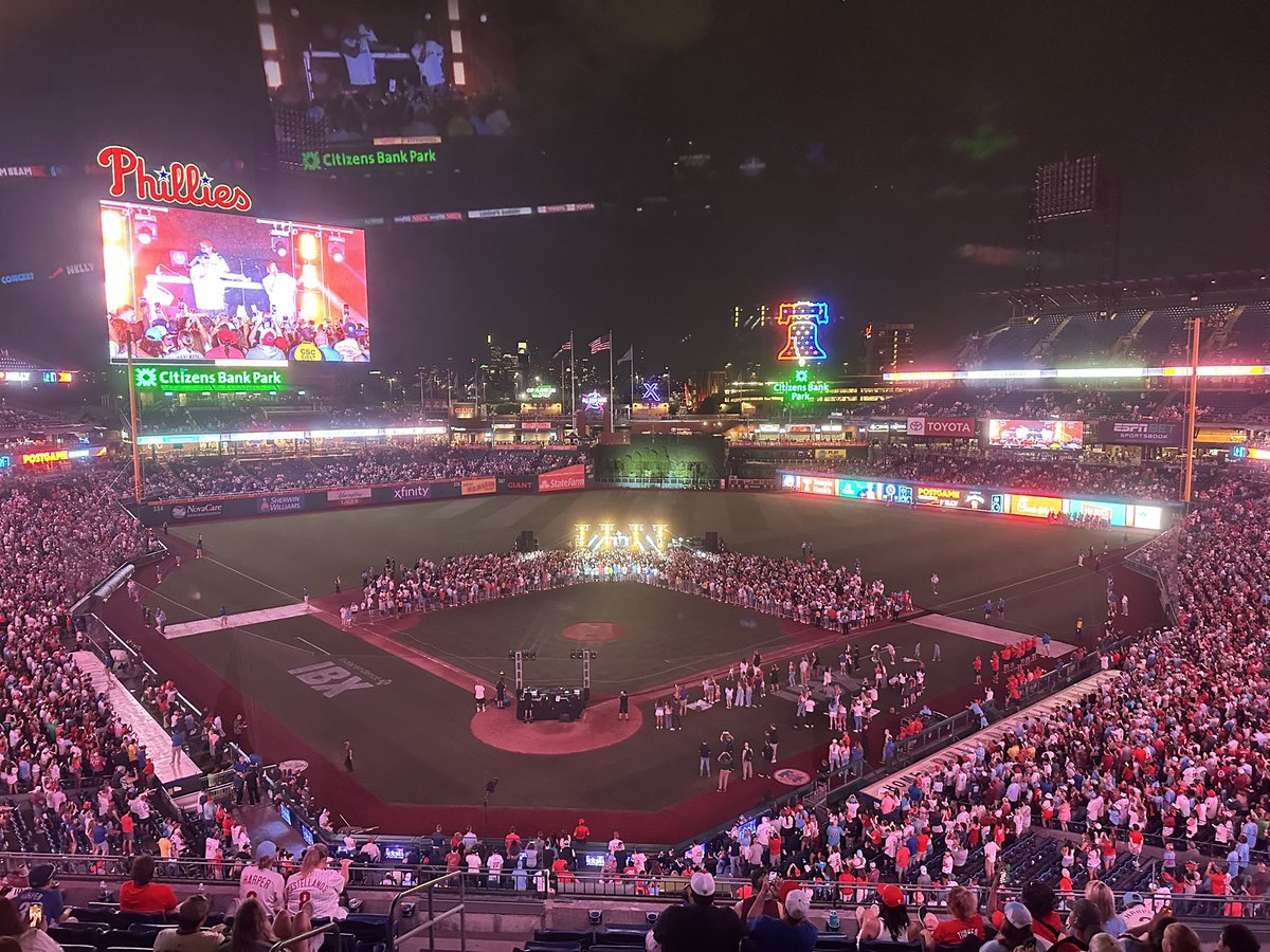 ArcainiLuke's tweet image. A perfect ending to Cristopher Sanchez’s complete game…a Nelly concert!