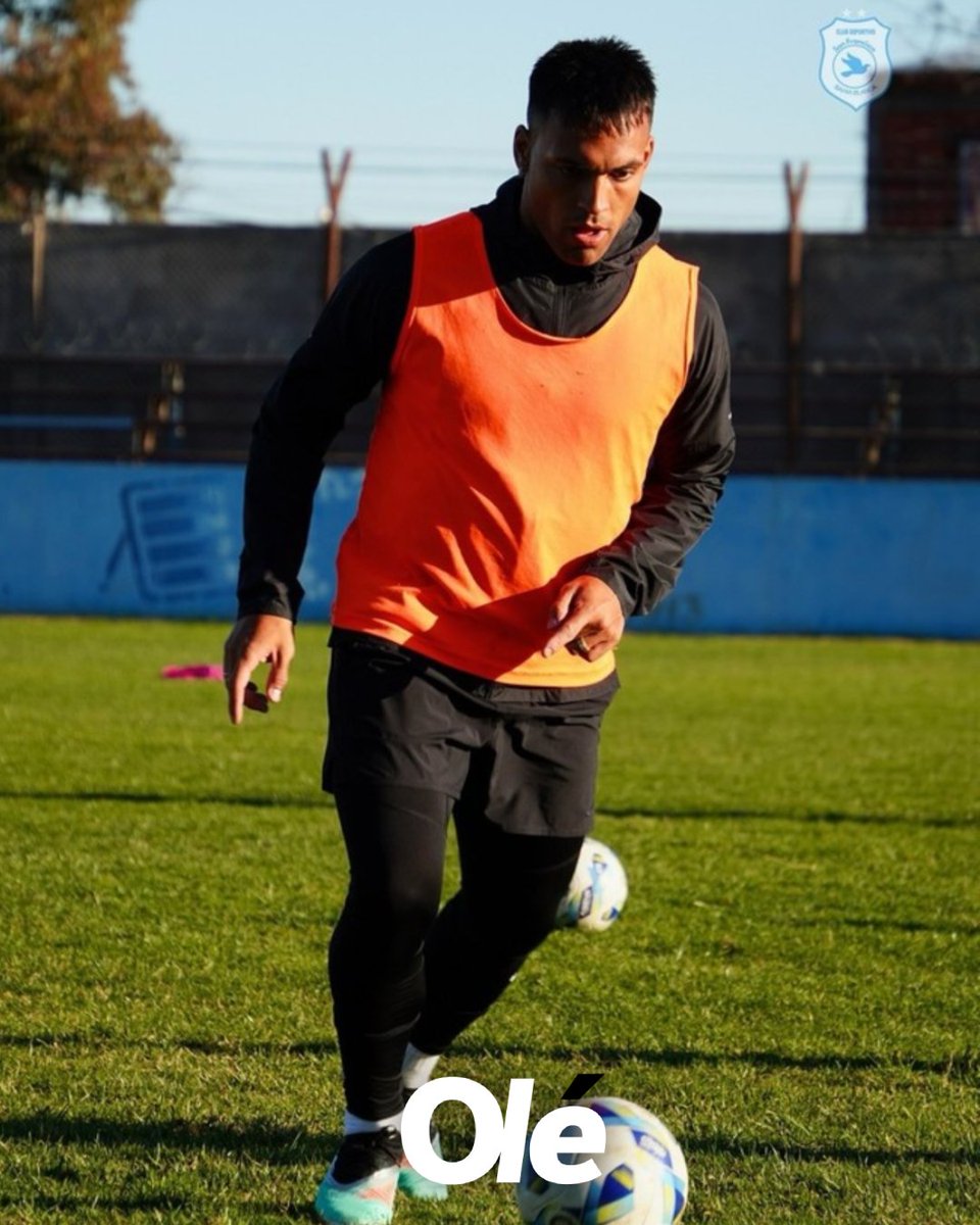 DiarioOle's tweet image. EL TORO SE ENTRENÓ EN BAHÍA BLANCA ⚽️
🇦🇷 Antes de regresar a Italia para el inicio de la temporada, Lautaro Martínez se entrenó en el Club Deportivo San Francisco de su ciudad natal
➡️ Su papá es presidente del club, su hermano se desempeña como defensor y su mamá trabaja allí…