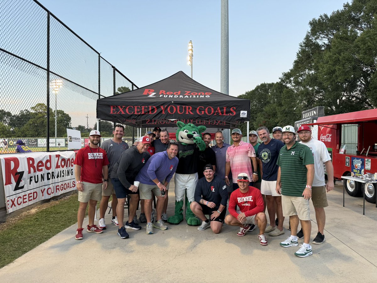 BRRougarou's tweet image. Thanks to Red Zone Fundraising and LHSAA coaches from around the state for joining us tonight at the “Goldmine” Pete Goldsby Field!
#BatonRougeRougarou #Baseball #TCL #SummerBaseball #Gameday #FirstPitch
