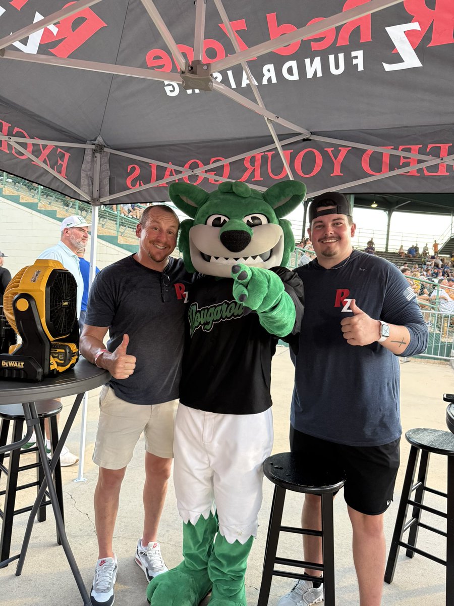 BRRougarou's tweet image. Thanks to Red Zone Fundraising and LHSAA coaches from around the state for joining us tonight at the “Goldmine” Pete Goldsby Field!
#BatonRougeRougarou #Baseball #TCL #SummerBaseball #Gameday #FirstPitch