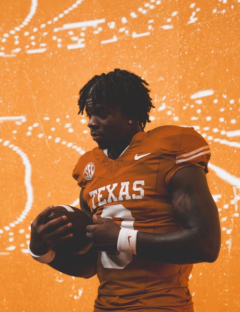 ontexasfootball's tweet image. Texas RB Jerrick Gibson shares photos ahead of the season 🤘
📸 via sp0ttlightjerrick_ IG