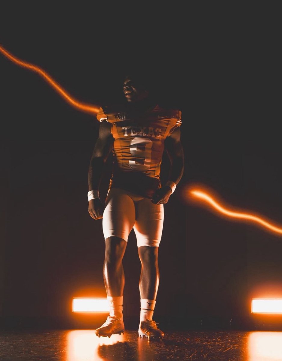ontexasfootball's tweet image. Texas RB Jerrick Gibson shares photos ahead of the season 🤘
📸 via sp0ttlightjerrick_ IG