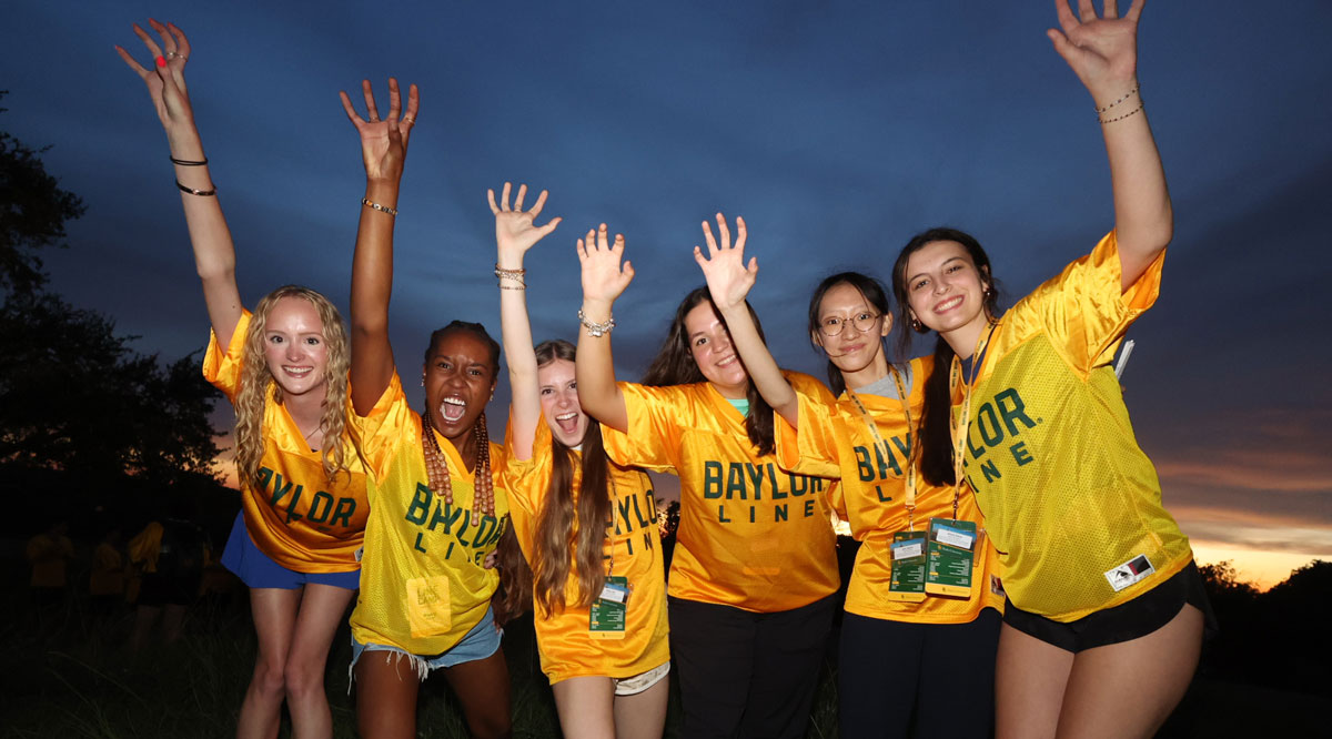 Baylor's tweet image. Worship. ๐
Family. ๐
Prayer. ๐
Tradition. ๐
Welcome to Baylor Line Camp. #SicEm