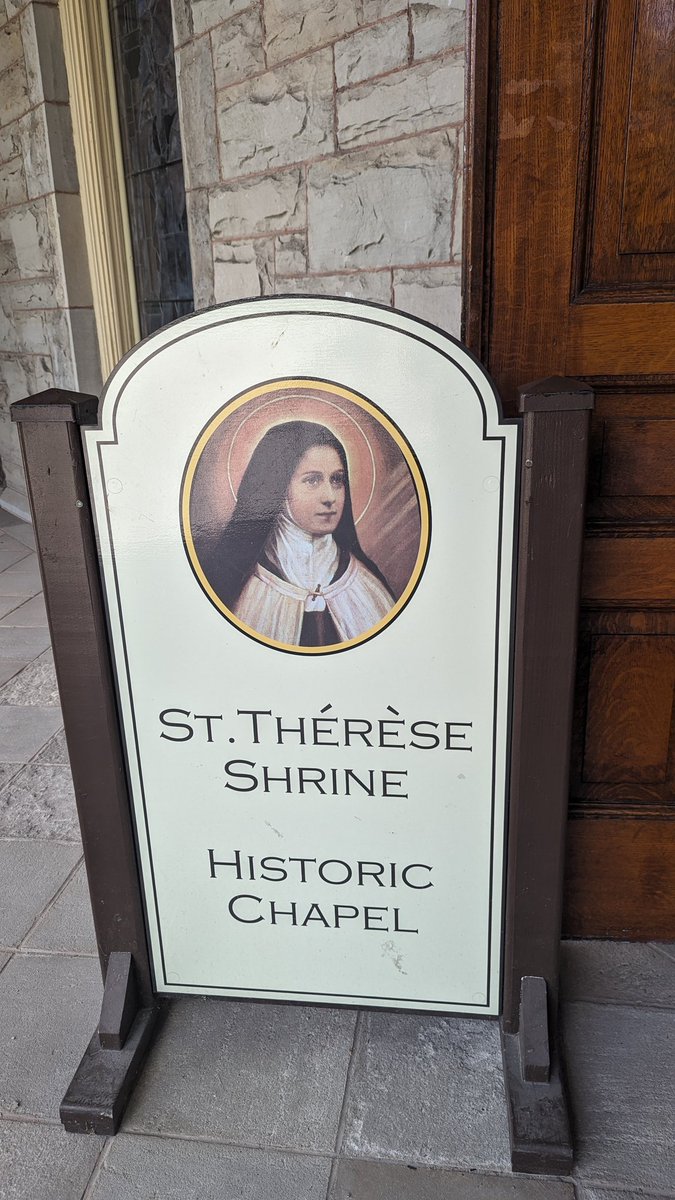 TheCatholicEngr's tweet image. >Tweetman loses his Rosary on Sunday while in Canada
>No problem, we'll just buy another one
>We visit St. Theresa's Shrine in Niagara to pray
>Go to the gift shop with the intention of buying a rosary
>We see a REALLY unique Crucifix
>Has the Stations of the Cross attached to…