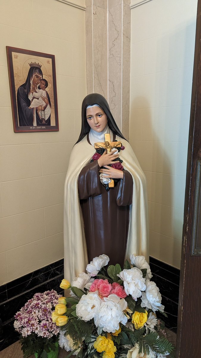 TheCatholicEngr's tweet image. >Tweetman loses his Rosary on Sunday while in Canada
>No problem, we'll just buy another one
>We visit St. Theresa's Shrine in Niagara to pray
>Go to the gift shop with the intention of buying a rosary
>We see a REALLY unique Crucifix
>Has the Stations of the Cross attached to…