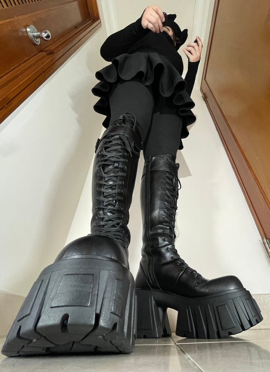 Oh- Will actually need some tweezers to pluck you all out from between my treads this time~