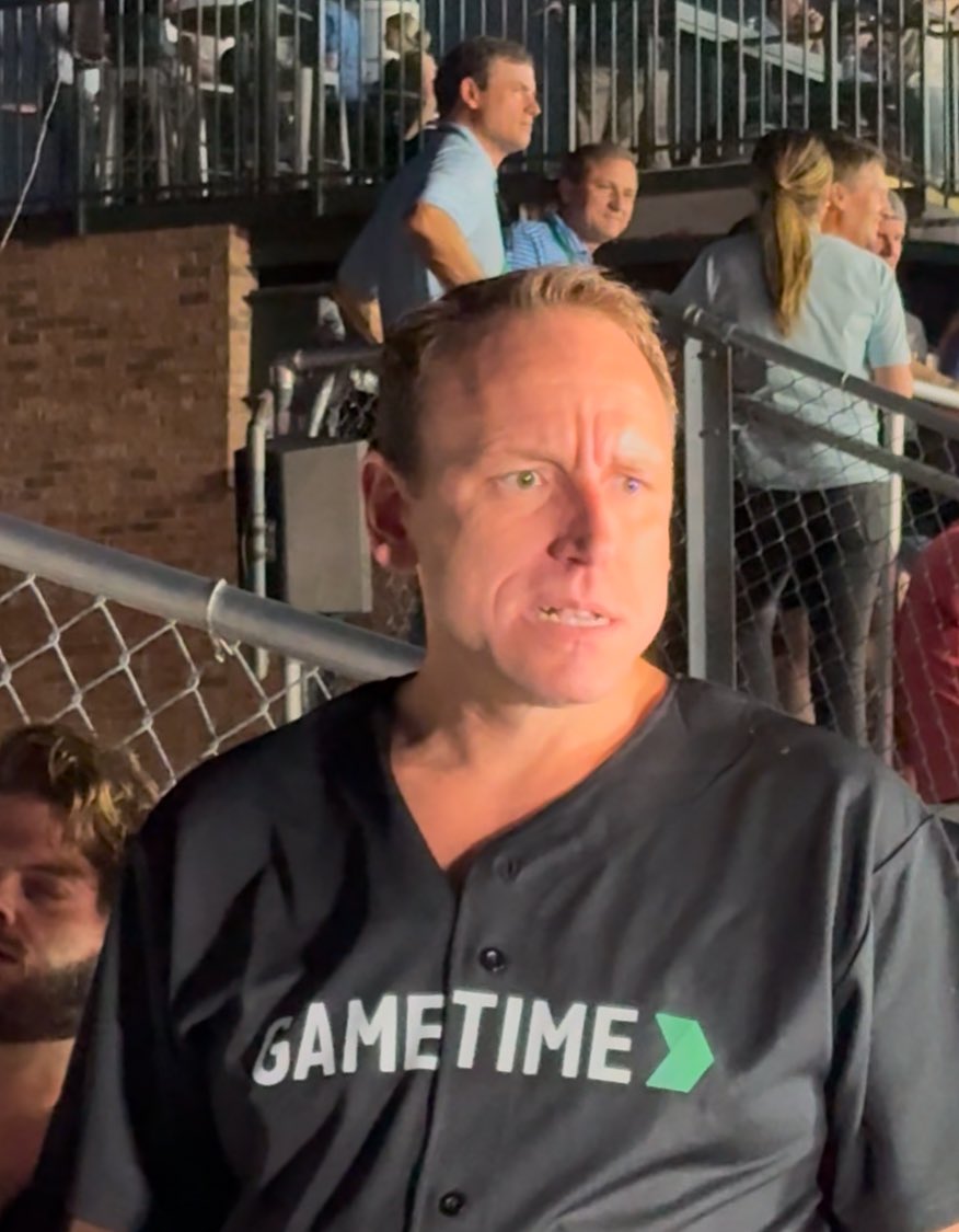 StoolAfterDark's tweet image. Joey Chestnut couldn’t believe his eyes watching everybody puke.