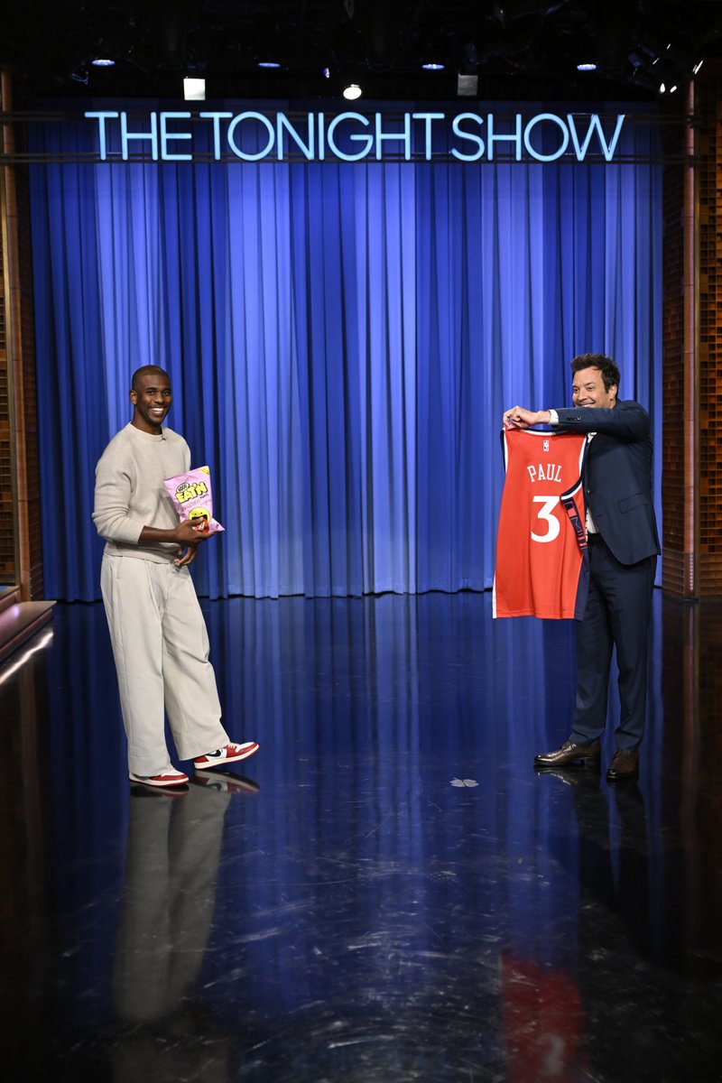 TomerAzarly's tweet image. New LA Clippers guard Chris Paul made a surprise cameo tonight on The Tonight Show Starring Jimmy Fallon. Jimmy presented CP3 with his new Clippers jersey.
📸: Todd Owyoung/NBC