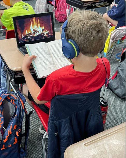 ladylake_19's tweet image. This kid is living his best life.
