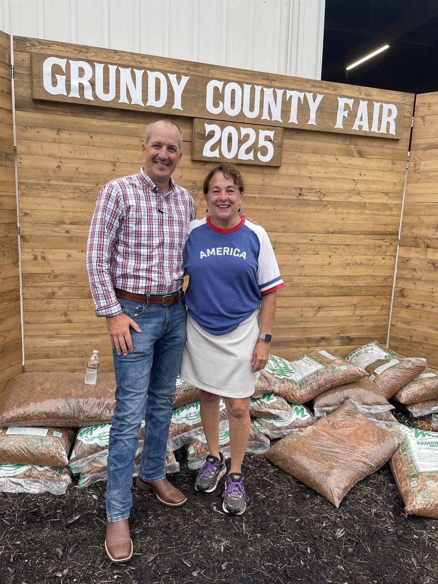 MikeNaigIA's tweet image. Last night I stopped by the Grundy County Fair to visit (and grill 馃崝) with some local @IowaFarmBureau members and help celebrate ag students receiving scholarships. Congrats to these future ag leaders!
Thanks to everyone who makes this fair such a great community event #IowaAg