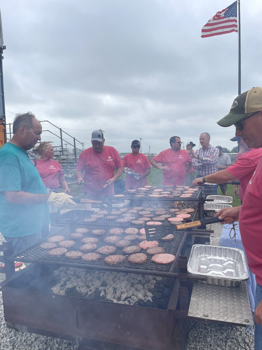 MikeNaigIA's tweet image. Last night I stopped by the Grundy County Fair to visit (and grill 馃崝) with some local @IowaFarmBureau members and help celebrate ag students receiving scholarships. Congrats to these future ag leaders!
Thanks to everyone who makes this fair such a great community event #IowaAg