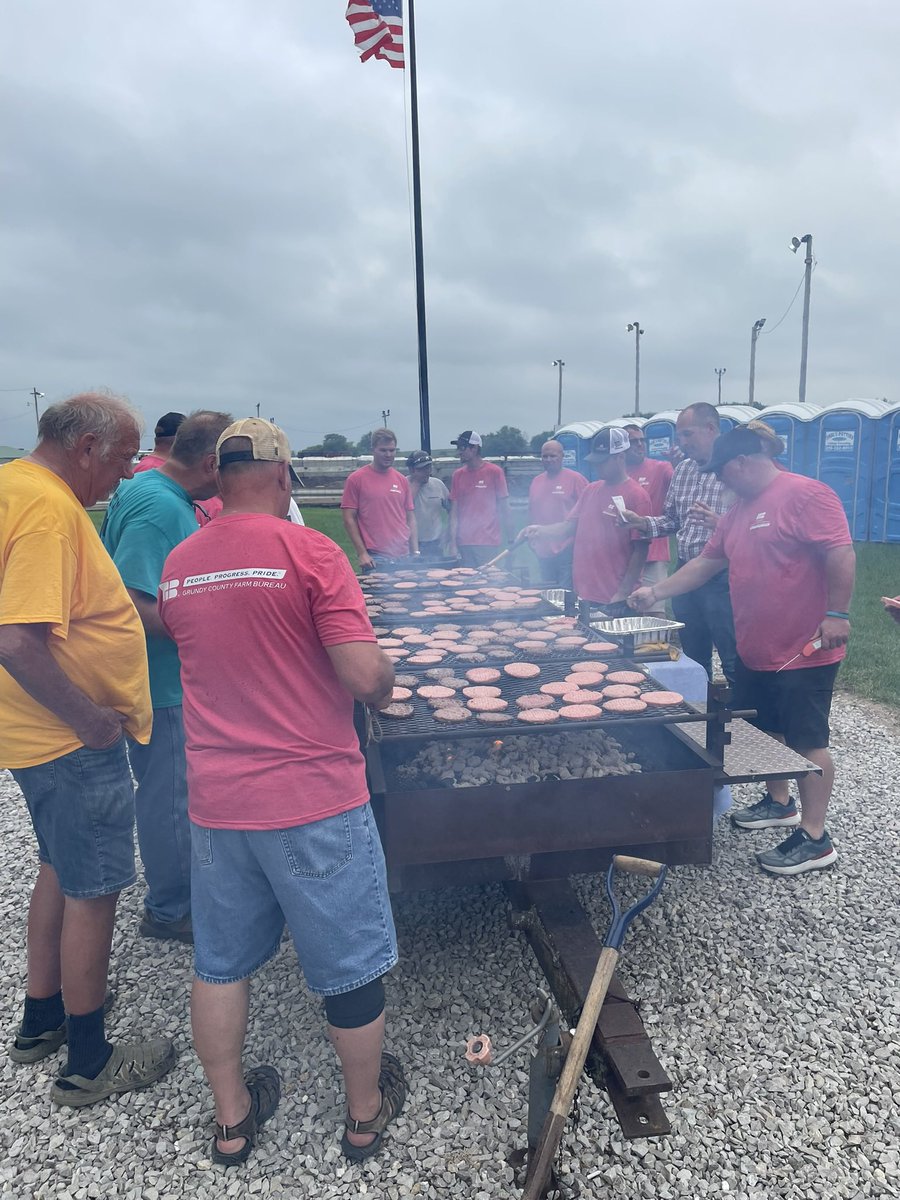 MikeNaigIA's tweet image. Last night I stopped by the Grundy County Fair to visit (and grill 馃崝) with some local @IowaFarmBureau members and help celebrate ag students receiving scholarships. Congrats to these future ag leaders!
Thanks to everyone who makes this fair such a great community event #IowaAg