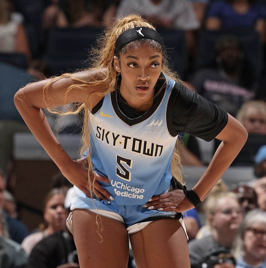 PolymarketHoops's tweet image. Most consecutive double-doubles ever:
15 β Angel Reese (2024)
12 β Candace Parker (2010)
10 β Angel Reese (Active)