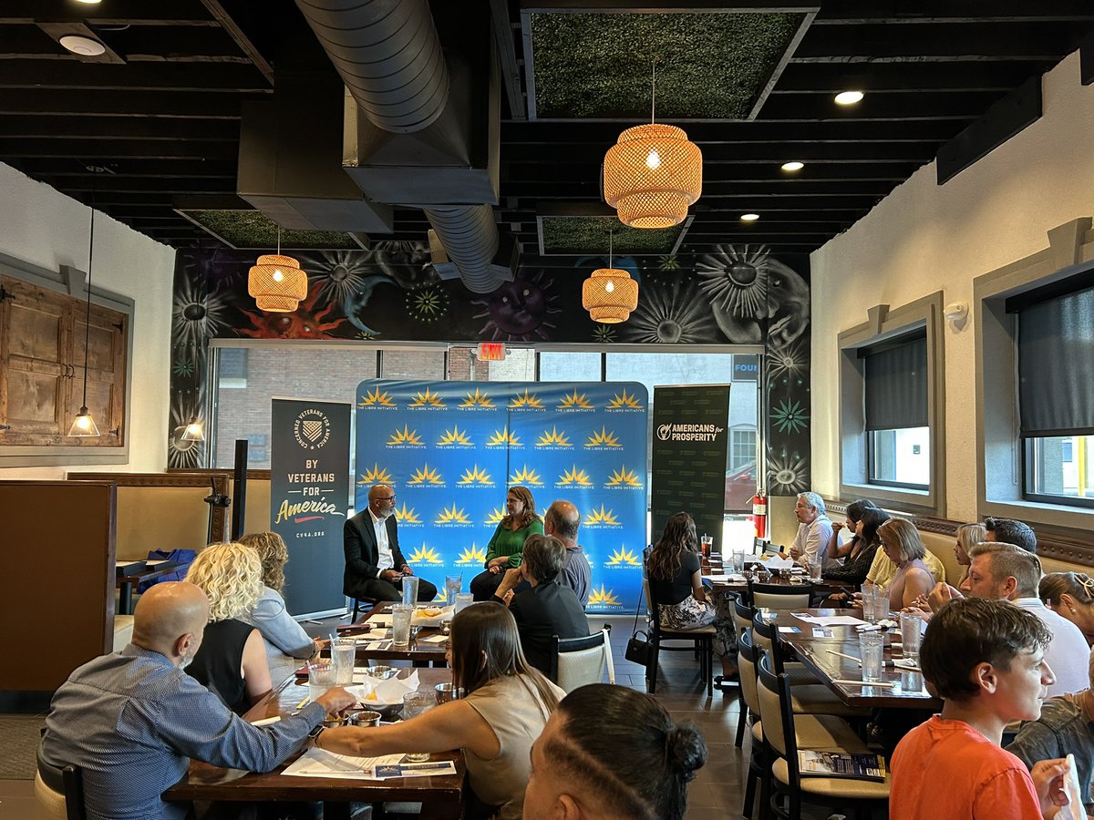 LoraGerald1NC's tweet image. Grateful to stand with @ErinforNC jobs Champion, fierce advocate for veterans, education, and supporting military families. Leading on regulatory reform, she’s shaping a stronger NC for us all. @LIBREinitiative @joseluismora30 @LIBRENC #belibre @ginoreyes #ncpol @wakegop…