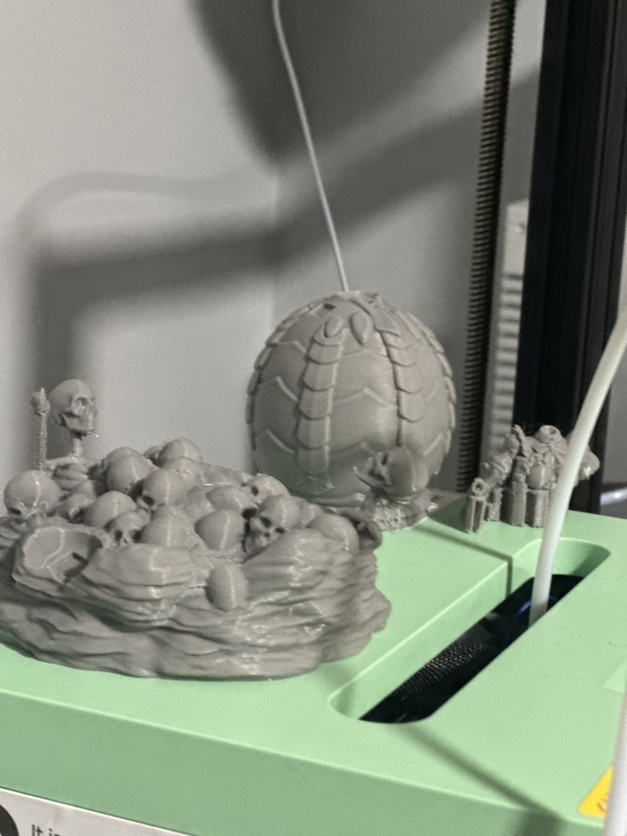 UndreamedPanic's tweet image. I’m having fun 3D printing! Guess what I’m trying to build haha