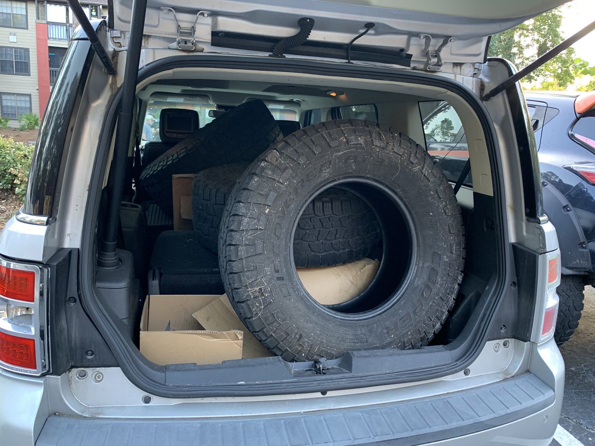 Lriga_'s tweet image. Having a vehicle that can comfortably fit four 35s in it is kinda awesome
New shoes for the Juke, only two of these are any good, but basically got a pair + an okayish full size spare for $200