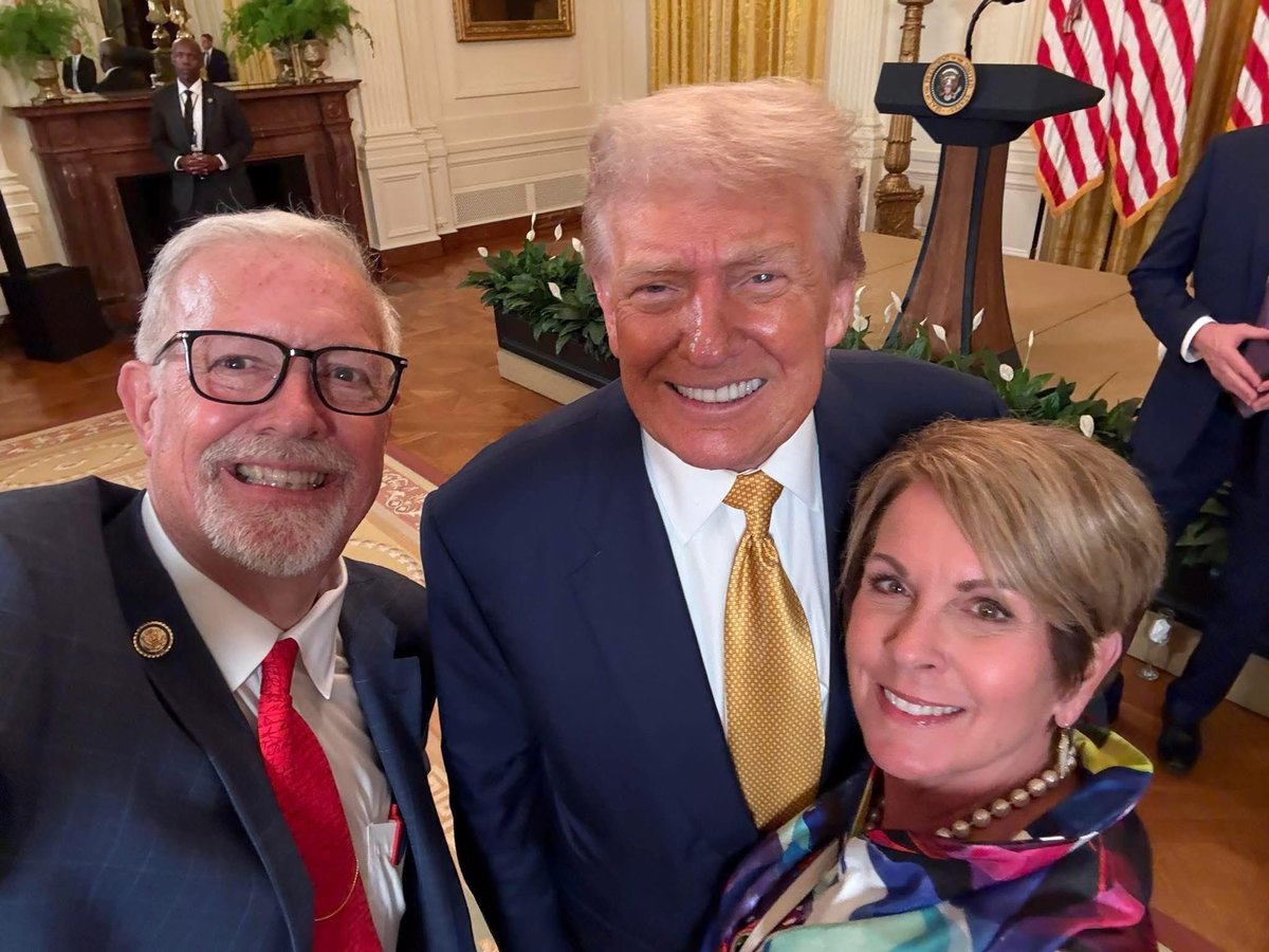 TXRandy14's tweet image. Great night at the White House with President Trump celebrating the One Big Beautiful Bill…HUGE wins for TX-14!
✅ No tax on tips or OT
✅ Permanent tax cuts
✅ Energy unleashed
✅ Medicaid strengthened
Proud to vote AMERICA FIRST!