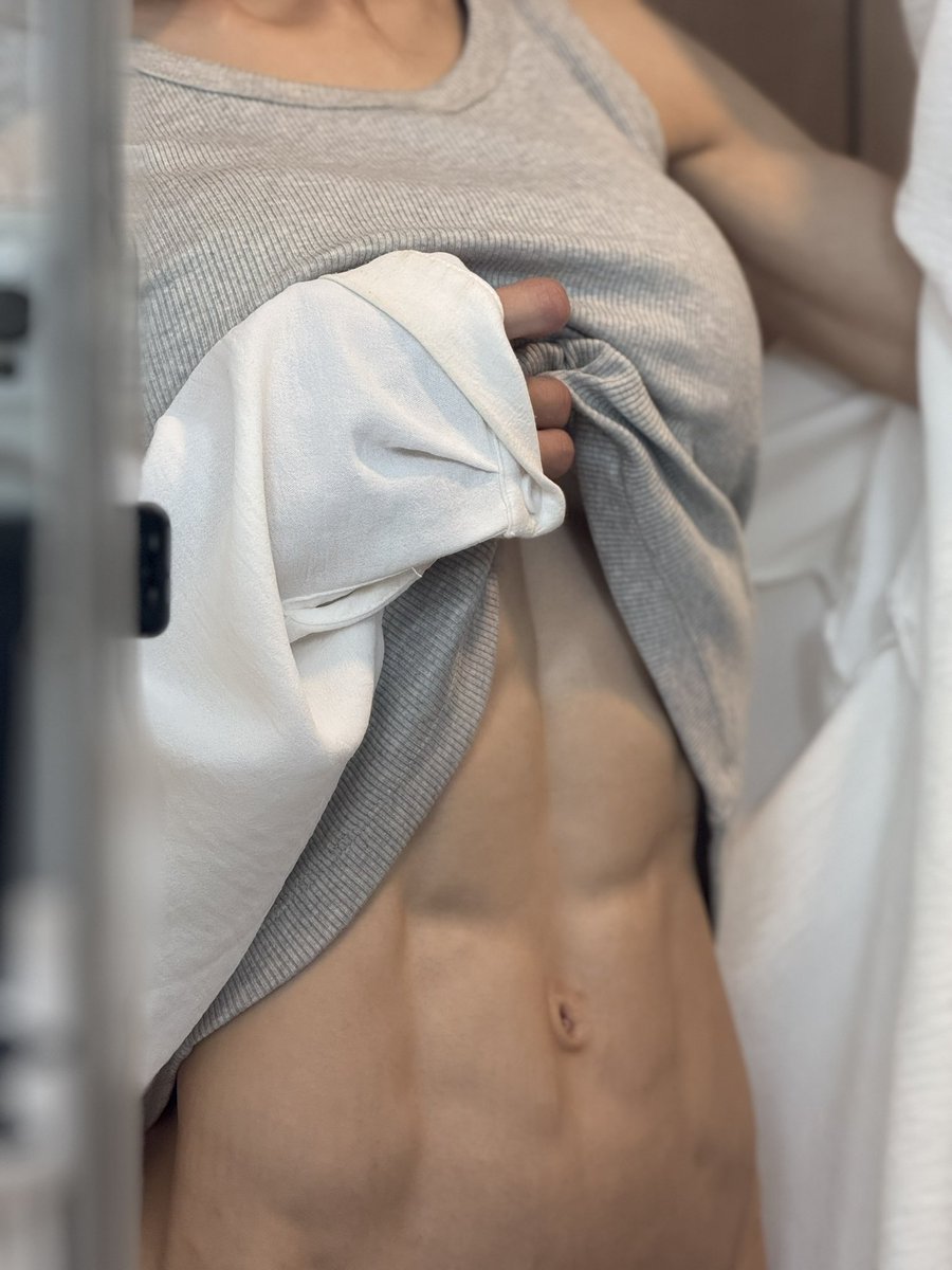 ランチタイムにバキバキの腹筋いかがですか？