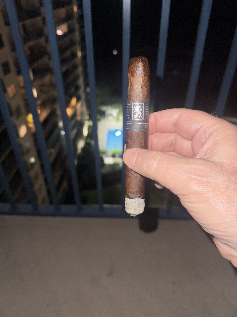 cigarmike's tweet image. Enjoying the hell out of this Drew Estate Liga 10 year anniversary stick. Listening to the ocean and watching the Cardinals. #FortheLou #PSSITA