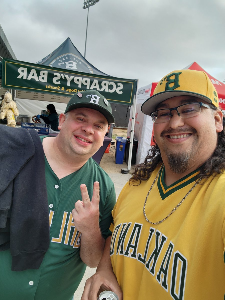 JDawgOakAs72's tweet image. My boy @GuySliwinski is out here doing big things he's a inspiration!!!