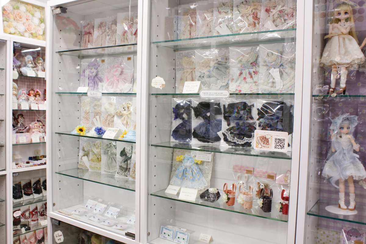 DOLLCExDOLLCE's tweet image. 「光闇双生」ちゃんの影響もあり1/6スケールのドレスが大好評です🌟
当店ではウィッグの他にもお洋服のご試着が可能ですので、ご希望の方はスタッフまでお気軽にお声がください✨
本日も12:00-20:00で皆様のご来店をお待ちしております♪
#あまむす #ミニスウィーツドール
#光闇双生