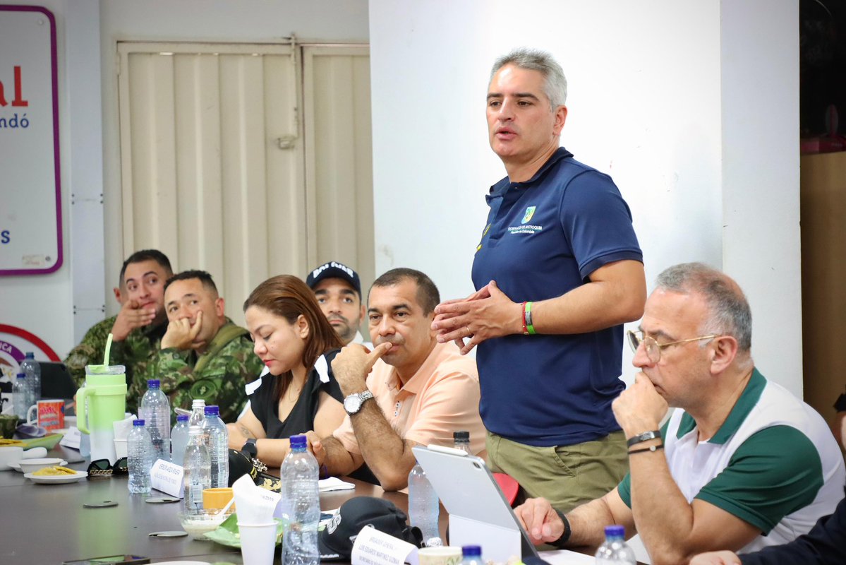Ejercito_Div2's tweet image. #EsNoticia || Participamos en el consejo de seguridad en Yondó bajo el liderazgo de @GobAntioquia, con el fin de aunar esfuerzos que nos permitan adelantar acciones contundentes para enfrentar y reducir los factores de inestabilidad y esclarecer los hechos ocurridos en los…
