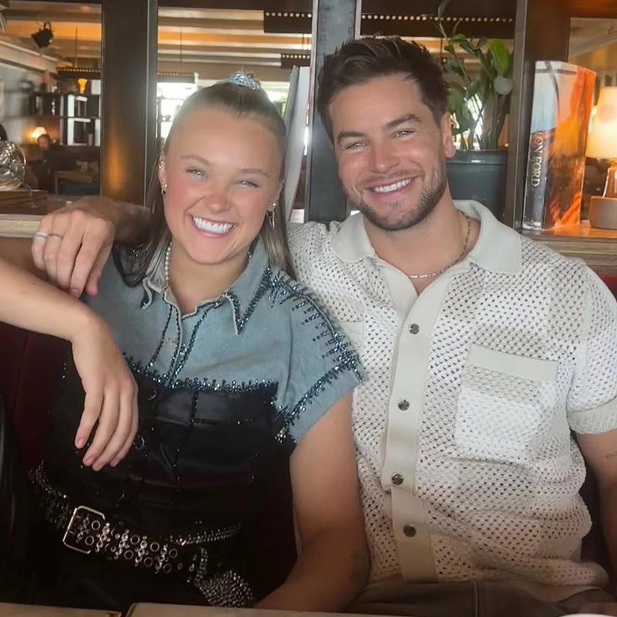 Poo_Crave's tweet image. Jojo Siwa reveals that Jimmy and Timmy taste like a prune and smelled like a raisin