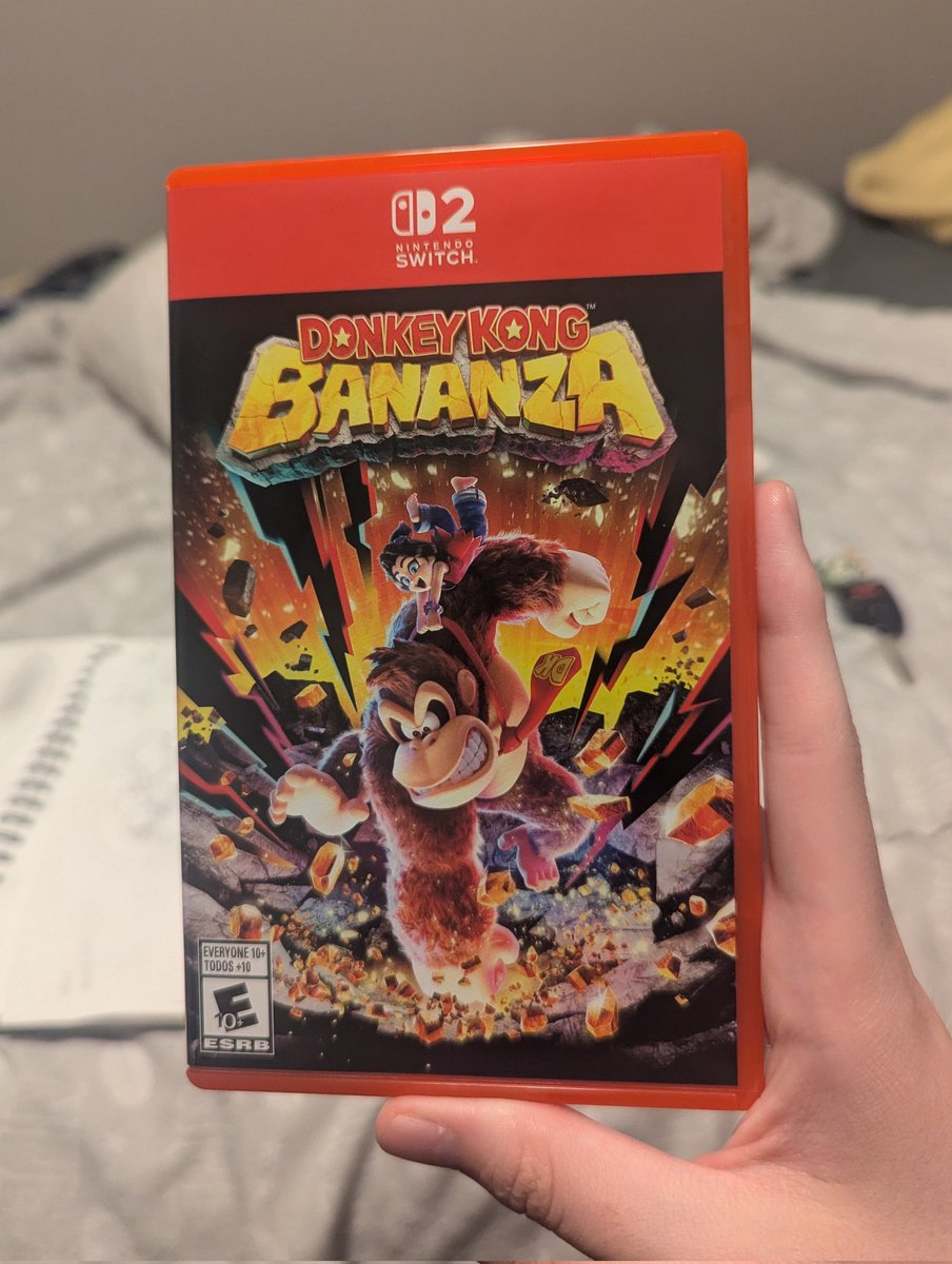 GodmasterBun's tweet image. I was initially going to wait a few months before getting it but after my success last night, I stayed true to my word and used my prize money to buy Donkey Kong!
Hand-delivered by @SmartTCG personally!