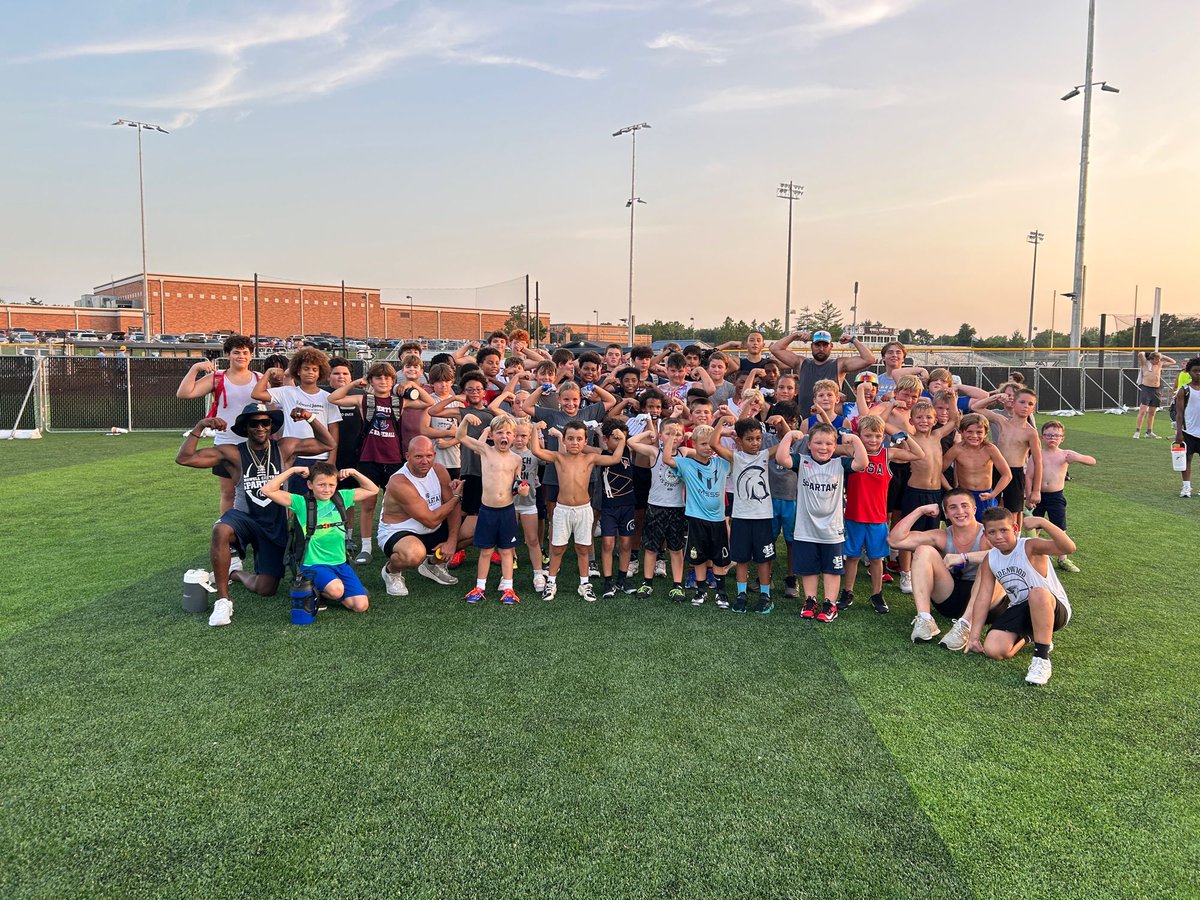 FootballFHC's tweet image. Day 2 of Jr. Spartan Camp and our focus was Core Value #2: Relentless Effort!
This crew was selected by Coach & high school players. It’s not about talent, but giving your best no matter what. Love you, guys!
#FindAWay #NewERA #RelentlessEffort