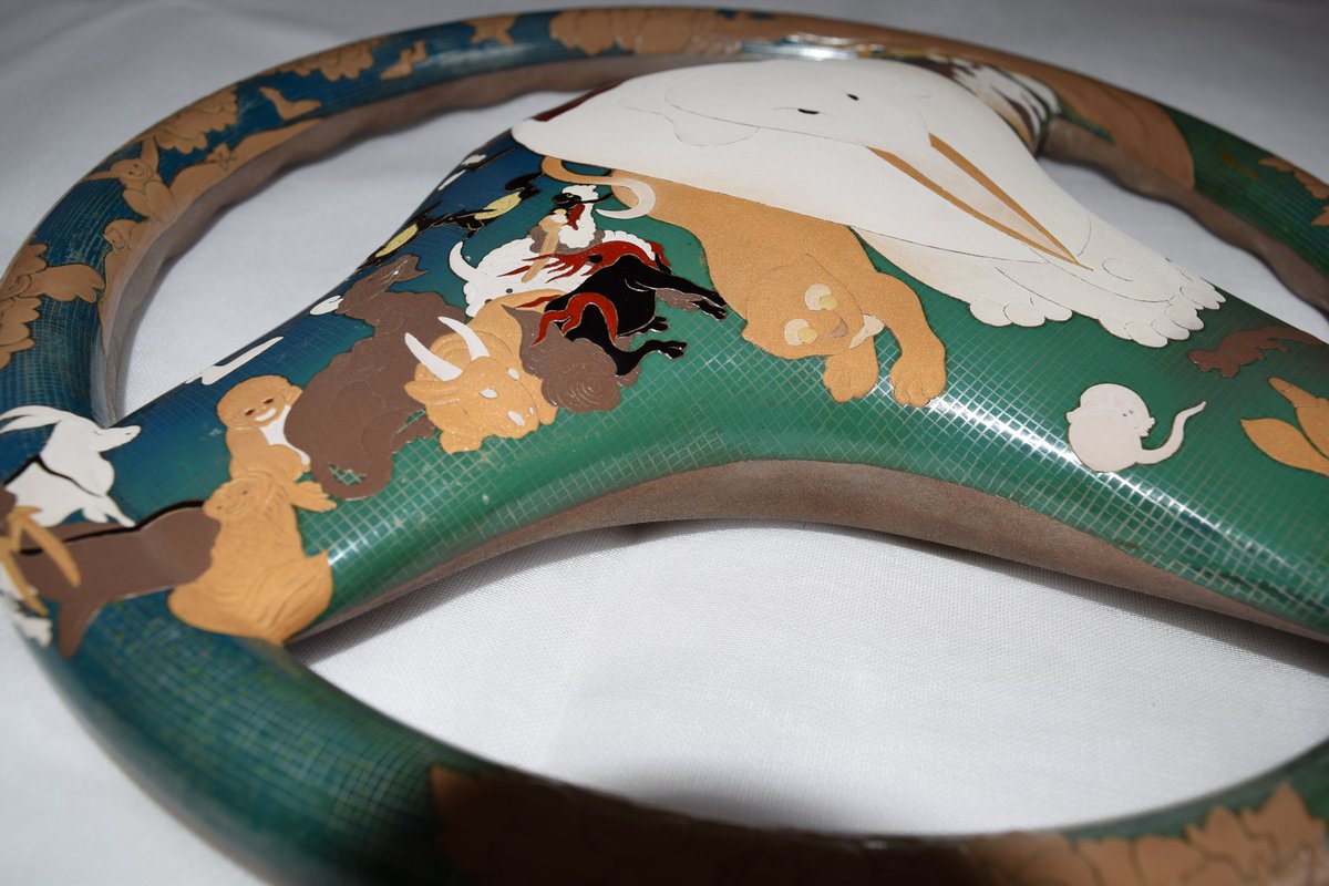 joboji's tweet image. A maki-e steering wheel inspired by Itō Jakuchū’s masterpiece Birds, Animals, and Flowers Folding Screen.
#松沢漆工房 #葆光庵 #matsuzawa #蒔絵 #makie #伝統工芸 #伊藤若冲