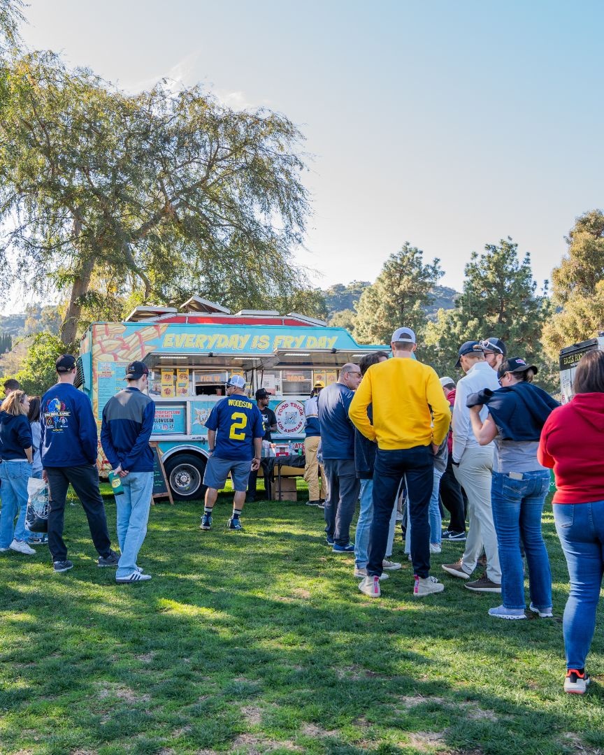 Fries worth the wait 🍟

The line’s long, but the flavor is legendary.

#frydayfoodtruck #loadedfries #frytastic #laeats #foodtrucklife