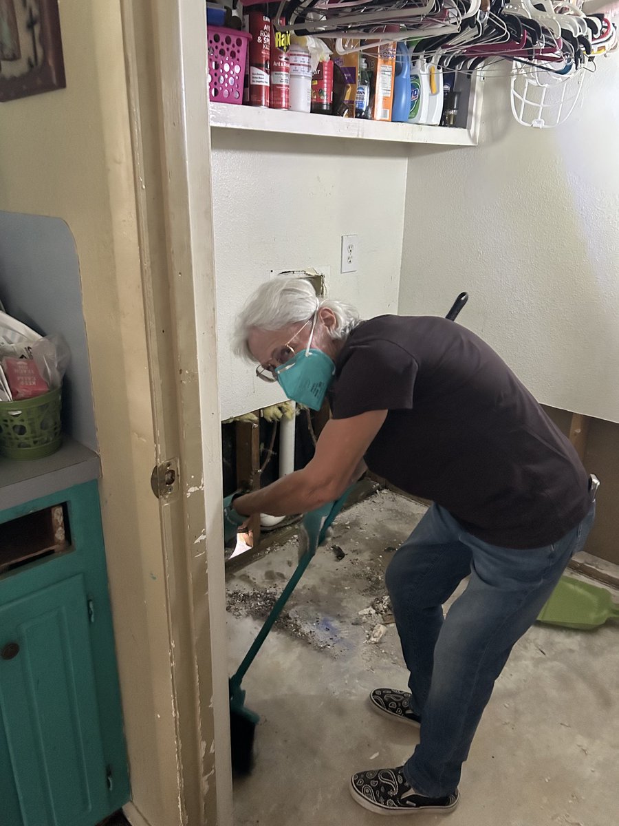 GloriaCampos's tweet image. Two friends & I spent afternoon in neighboring Burnet County helping out with flood recovery efforts; a first for me. Kerr County isn’t only Hill Country county that suffered flooding. Volunteers & donations are still needed. We signed up thru Ark of Highland Lakes. We’ll be back