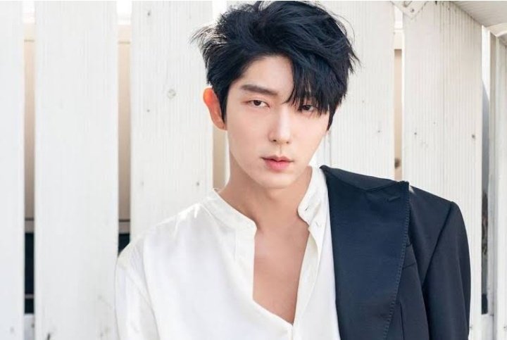 kdramasdiary's tweet image. #LeeJoonGi reportedly to lead a historical drama titled #GyeongbokgungDetectiveAgency.