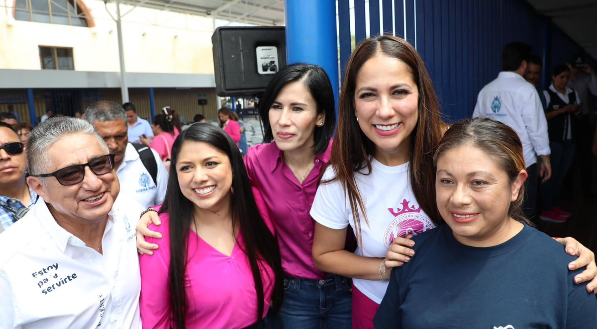LibiaDennise's tweet image. Estamos haciendo equipo por San Felipe y hoy lo demostramos con hechos.
🏠 Entregamos escrituras a familias que después de años de esfuerzo y espera, por fin tienen certeza sobre lo que les pertenece. Porque el papelito habla… y hoy ese papelito les da paz y tranquilidad.
🏃🏽♀️💃🏽…