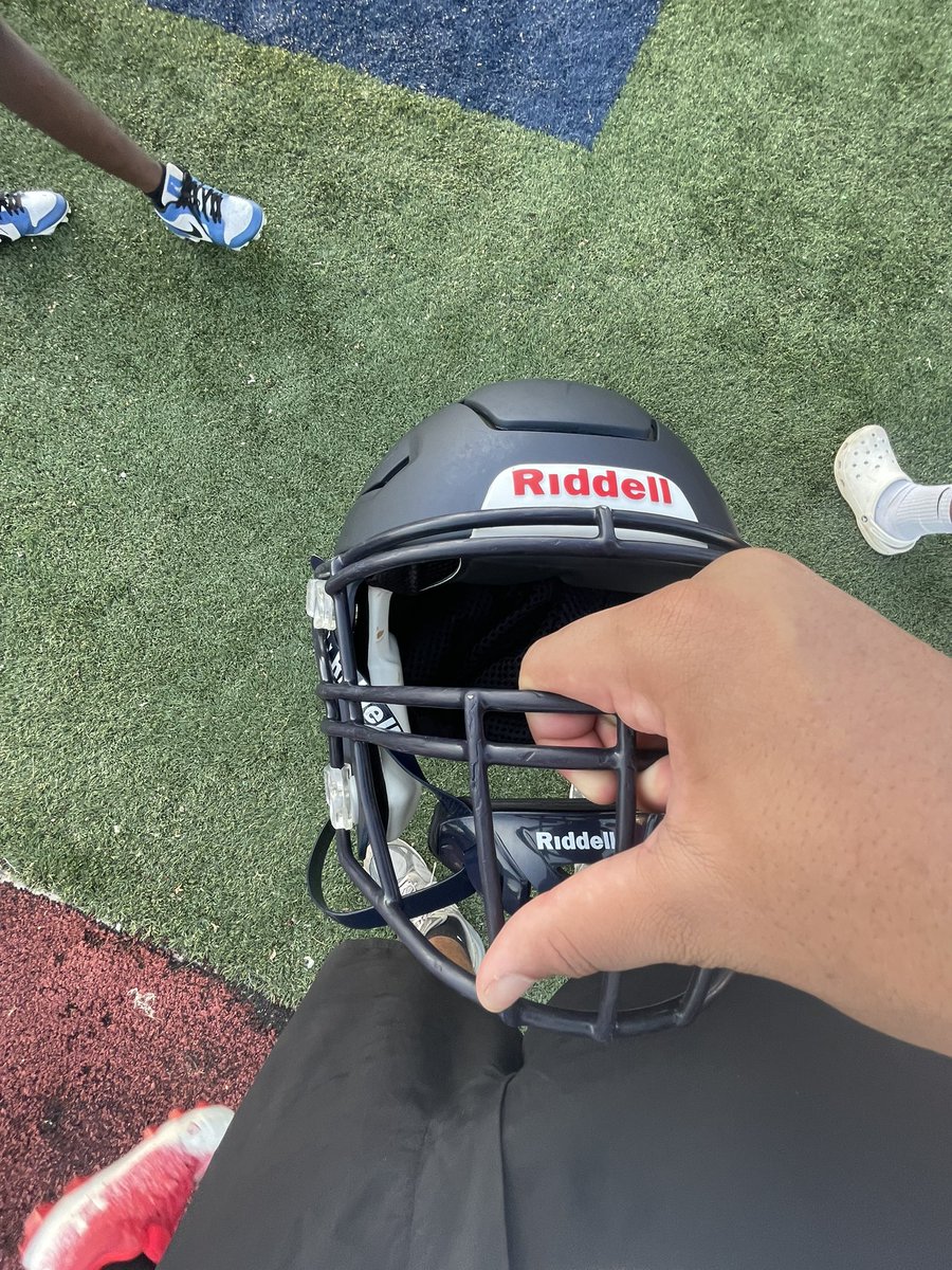 First day with helmets want 8-0 in one on ones and planing to go crazy this years #football #senior